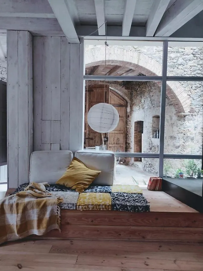 Casa rural Can Tando, antiguo pajar de piedra restaurado Sant Jordi Desvalls España